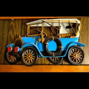 Plastic wall decorations